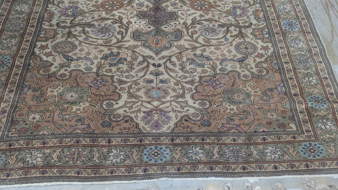 Vintage Turkish Hereke Carpet Ivory Background Hand-Knotted Art Decor c. 1940 - 8