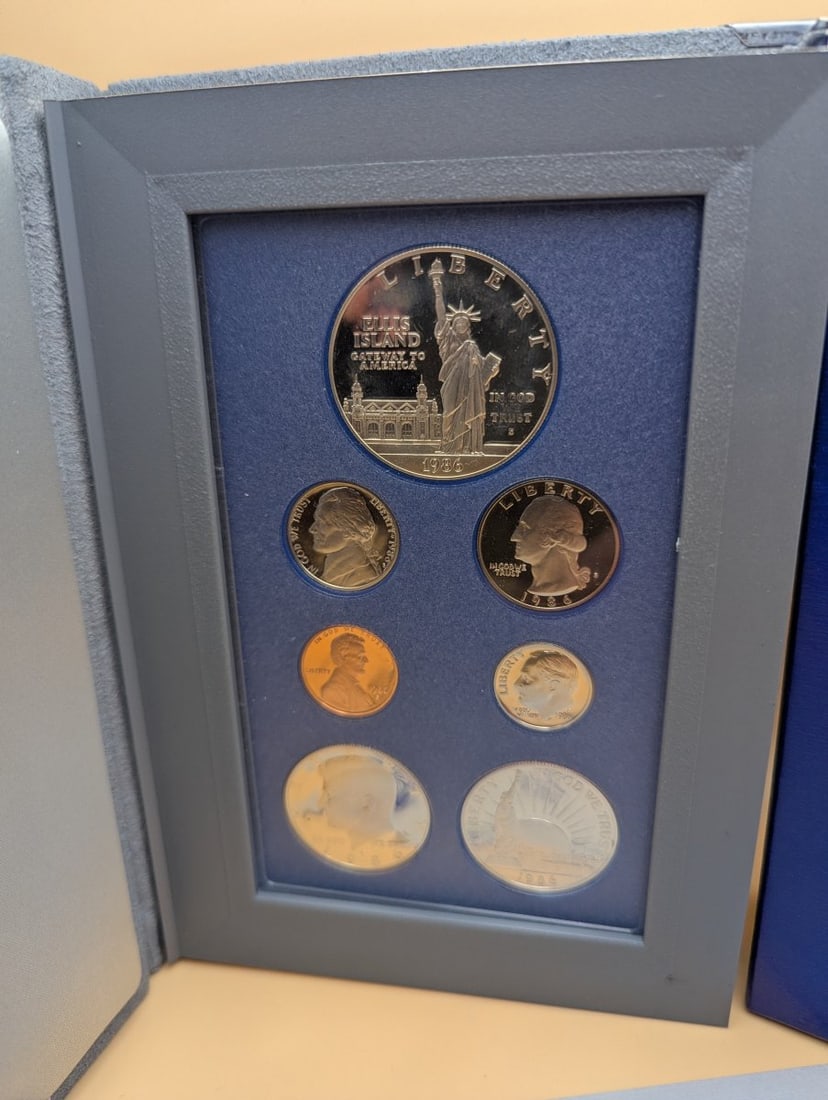 1986 United States Mint Liberty Prestige Proof Set with Silver Dollar - Gem Quality - 2