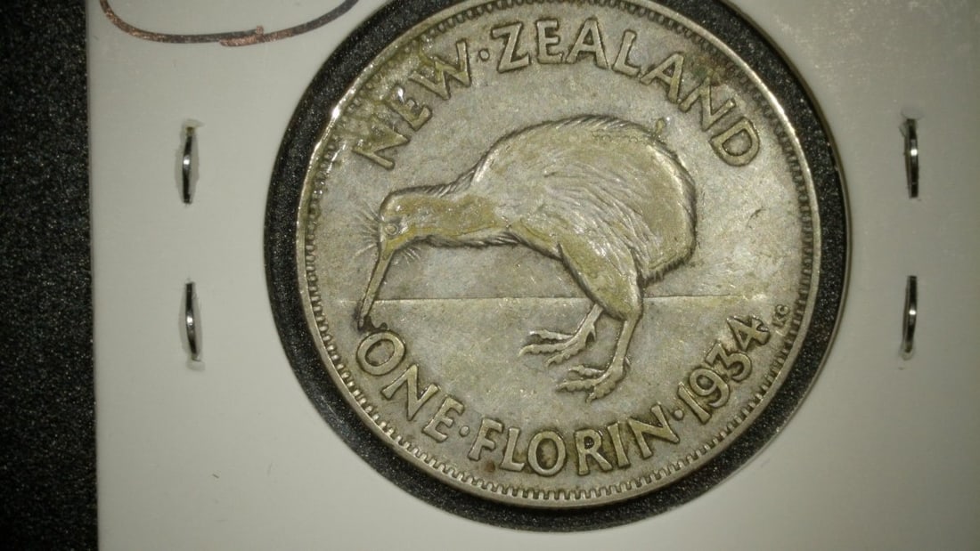 1934 New Zealand One Florin Silver Coin George V VF Grade - 2