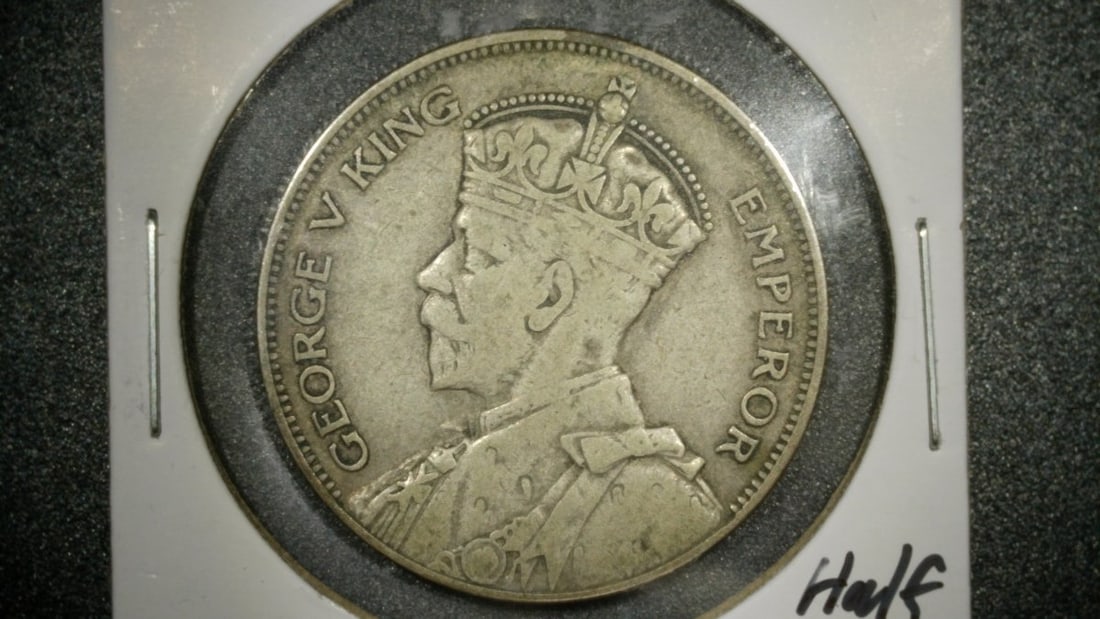 1934 New Zealand George V Half Crown Silver Coin Extra Fine by George Kruger Gray: **Important** Please read below description on how to avoid high shipping costs. This exquisite 1934 New Zealand Half Crown, featuring the remarkable designs of George Kruger Gray and Percy Metcalfe, 