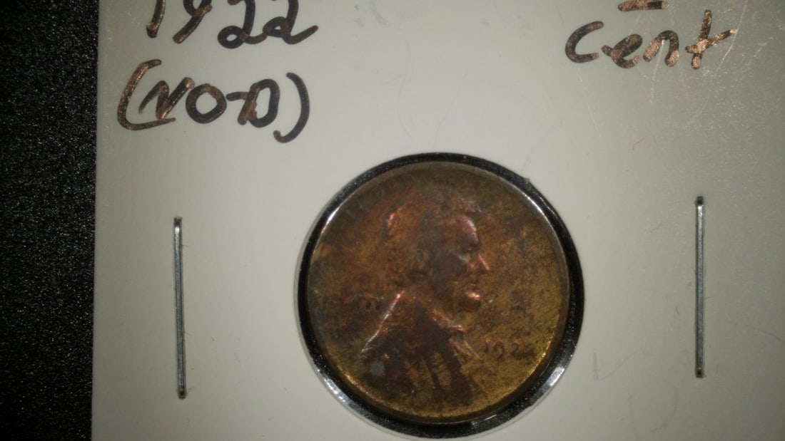1922 No D Lincoln Wheat Cent, Very Good Condition, V.D.B. Design by Victor David Brenner: **Important** Please read below description on how to avoid high shipping costs. This is a highly collectible 1922 Lincoln Cent of the 'No D' variety, a key date for collectors. The coin exhibits