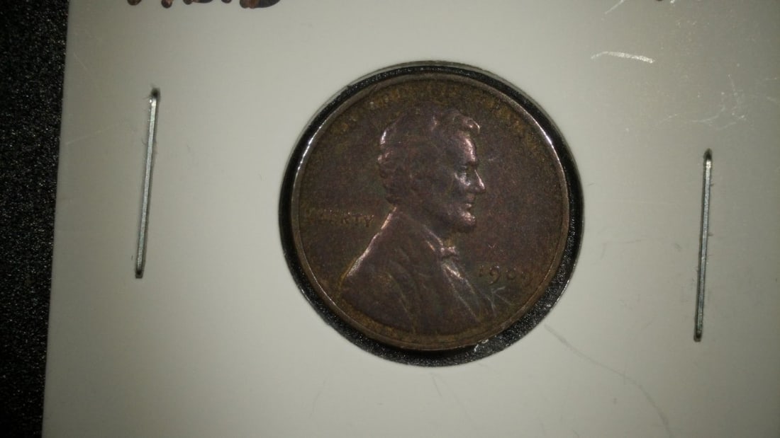 1909 V.D.B. Lincoln Cent Extra Fine by Victor David Brenner: **Important** Please read below description on how to avoid high shipping costs. This is a 1909 Lincoln Cent featuring the desirable V.D.B. initials of its designer, Victor David Brenner, on the rever