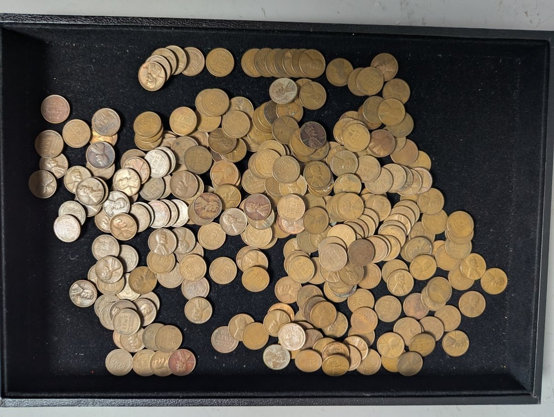 2 lbs Bulk Lot of US Lincoln Wheat Back Cents - Fine - United States Mint: **Important** Please read below description on how to avoid high shipping costs. This is a bulk 2-pound lot of United States Lincoln Wheat Back Cents. The coins are in circulated Fine average
