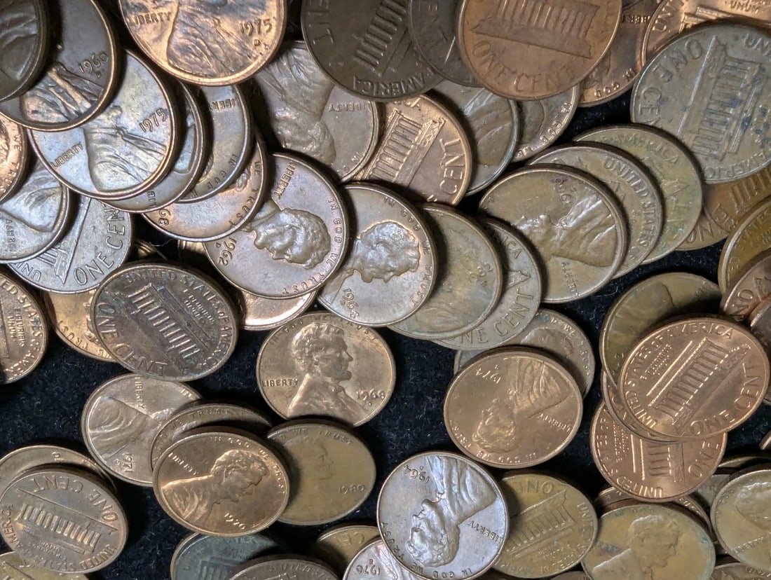 2.5 lbs Unsearched Pre-1982 US Lincoln Memorial Copper Cents - Good Condition - 2