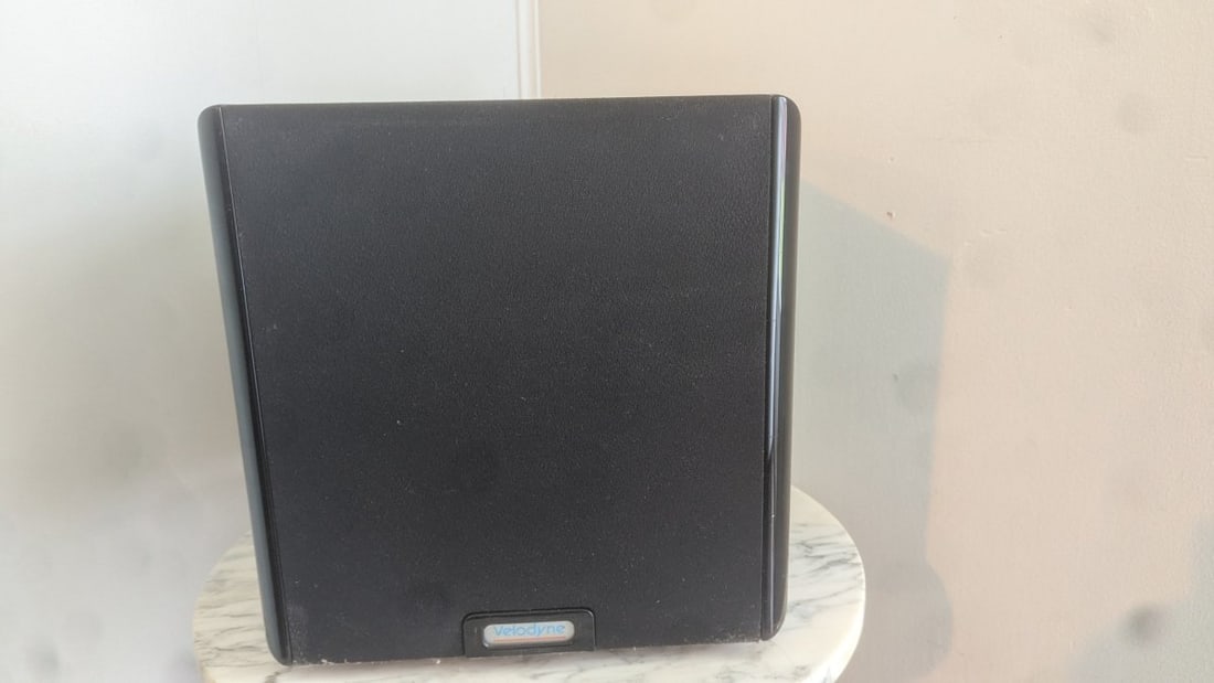 High-End Velodyne DD-10BG Digital Drive Subwoofer with DSP Room Correction (1 of 7)