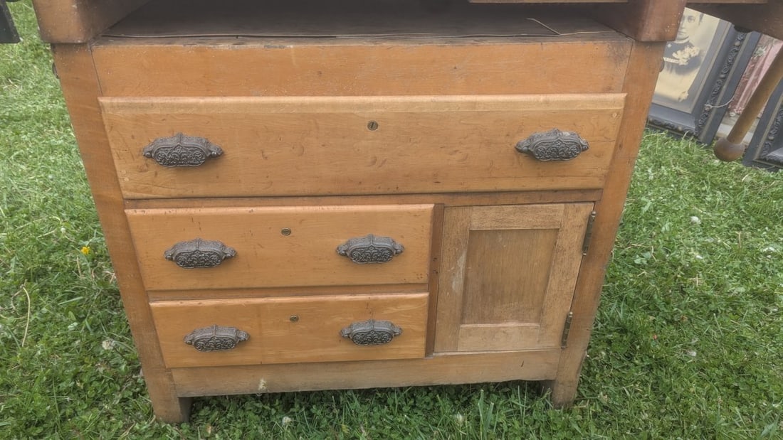 Antique Cabinet Maker Woodworking Workbench with Vises and Storage Drawers - 4
