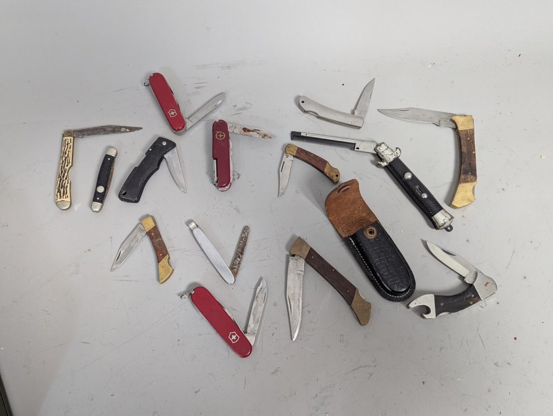 Collection of Assorted Pocket Knives Victorinox Colt Chinese Pakistan Tools: **Important** Please read below description on how to avoid high shipping costs. Presenting a diverse collection of 14 assorted pocket knives and a knife sheath, featuring respected brands like Victor