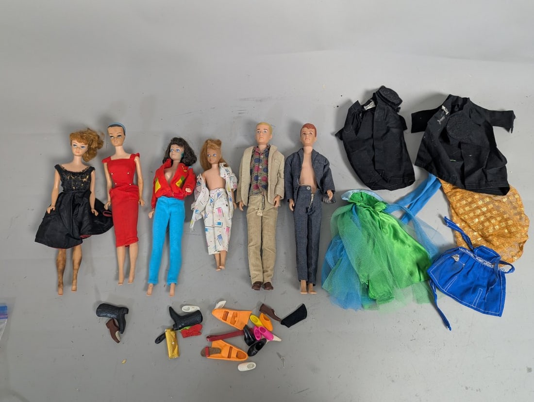 Lot of Vintage Barbie Dolls and Clothes Including Bubblecut Ken and Skipper Collection (1 of 7)
