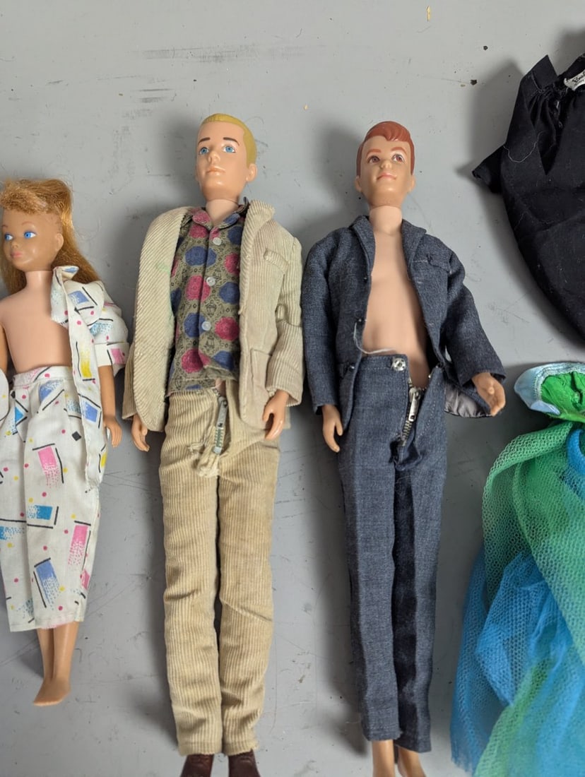 Lot of Vintage Barbie Dolls and Clothes Including Bubblecut Ken and Skipper Collection - 4