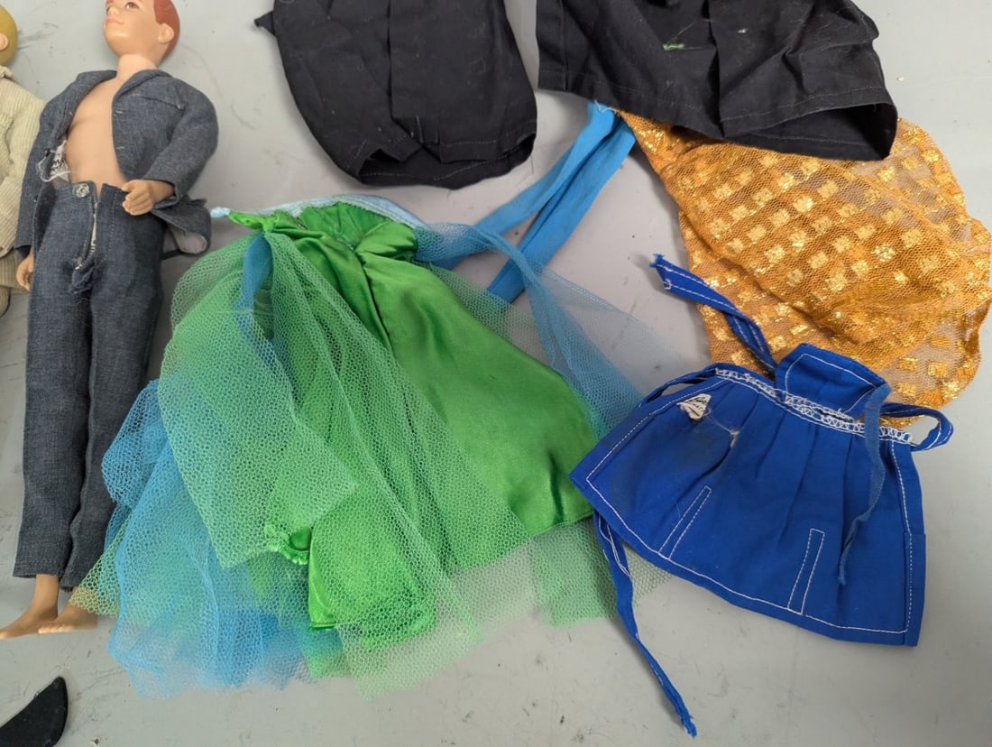 Lot of Vintage Barbie Dolls and Clothes Including Bubblecut Ken and Skipper Collection - 6