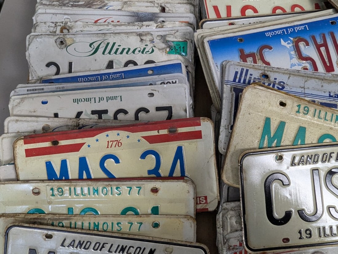 Huge Lot of Assorted Illinois License Plates Vintage Modern Craft Decor 190 Plates - 3