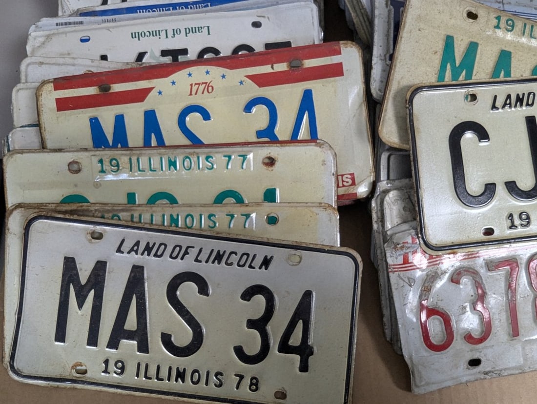 Huge Lot of Assorted Illinois License Plates Vintage Modern Craft Decor 190 Plates - 4