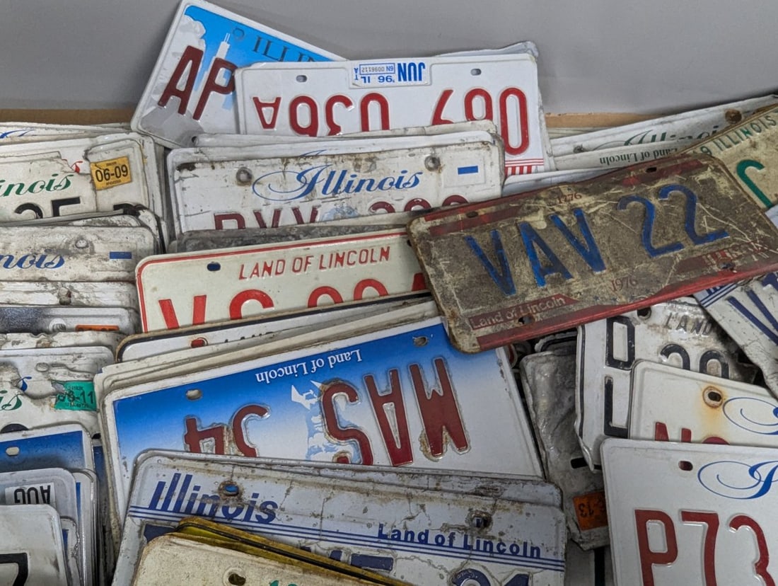Huge Lot of Assorted Illinois License Plates Vintage Modern Craft Decor 190 Plates - 7