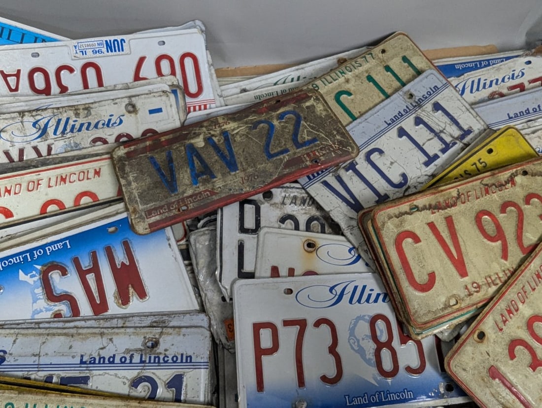 Huge Lot of Assorted Illinois License Plates Vintage Modern Craft Decor 190 Plates - 8