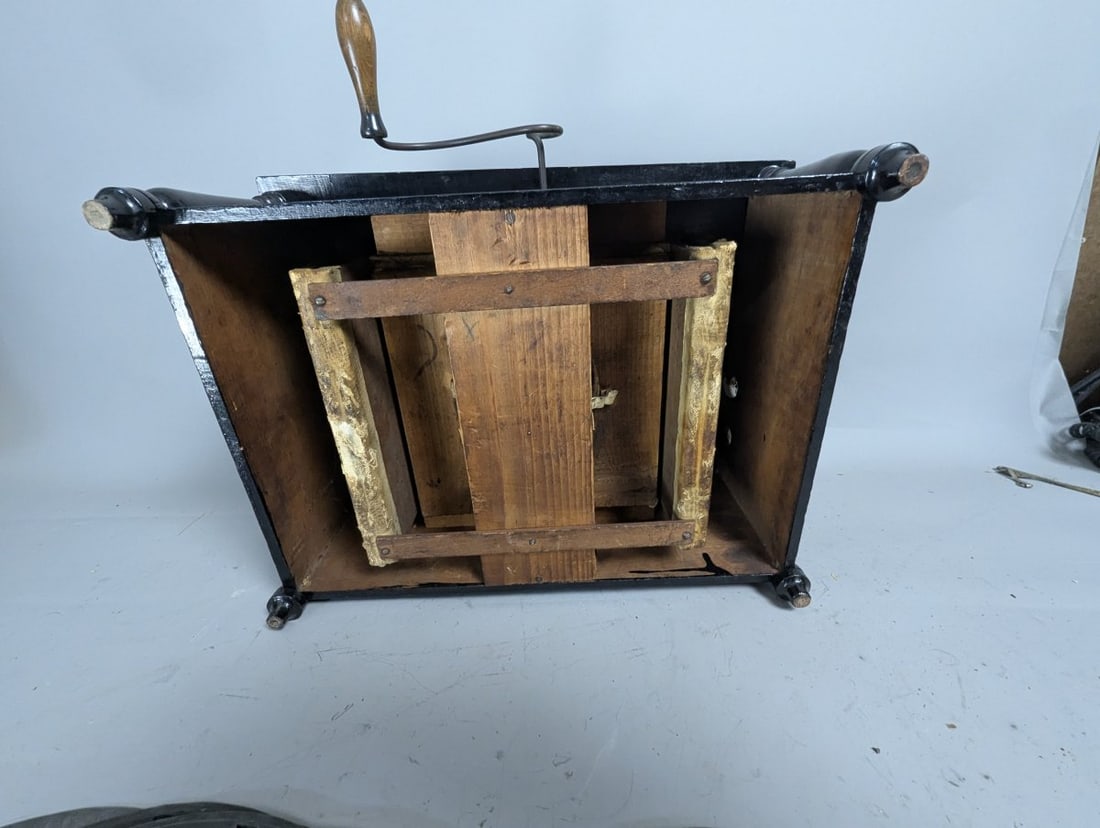 Antique Amorette Disc Music Box by Peters & Co with 10 Vintage Metal Discs - 5