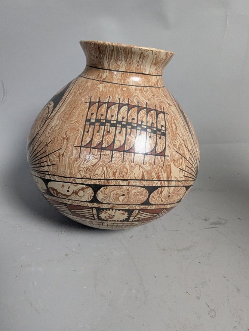Thomas Polacca Hopi-Tewa Marbled Clay Pottery Vase Unique Lizard Design Collector's Item - 2
