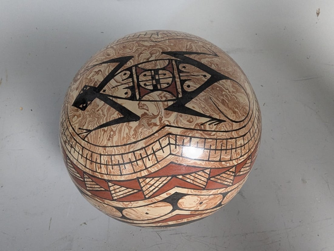 Thomas Polacca Hopi-Tewa Marbled Clay Pottery Vase Unique Lizard Design Collector's Item - 6