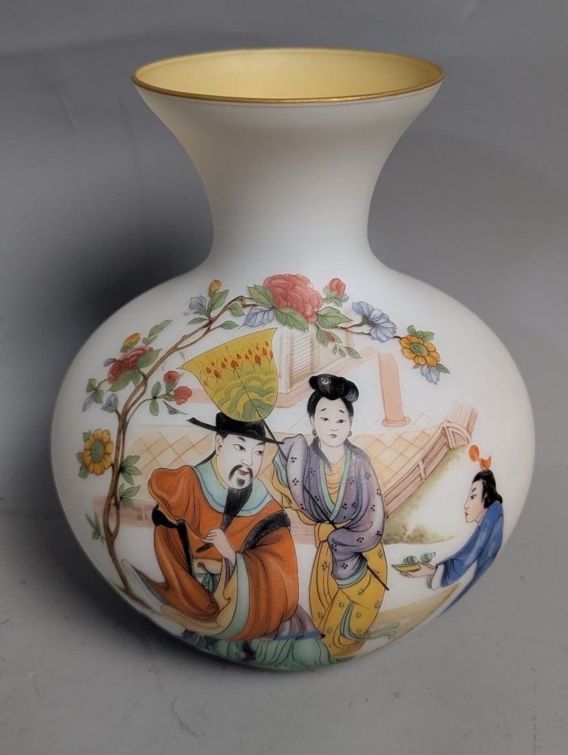 Chinese Hand-Painted Vase Elegant Peking Glass White Satin Decorative Home Art: **Important** Please read below description on how to avoid high shipping costs. Up for auction is a stunning Chinese hand-painted satin glass vase, measuring 10 1/2 high x 9 diameter. This exquisite