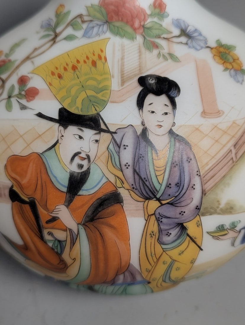 Chinese Hand-Painted Vase Elegant Peking Glass White Satin Decorative Home Art - 2