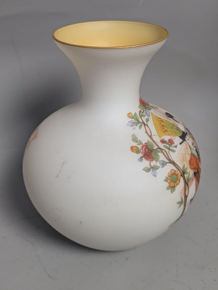 Chinese Hand-Painted Vase Elegant Peking Glass White Satin Decorative Home Art - 3