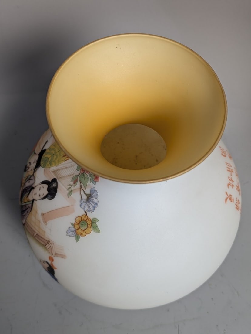 Chinese Hand-Painted Vase Elegant Peking Glass White Satin Decorative Home Art - 6