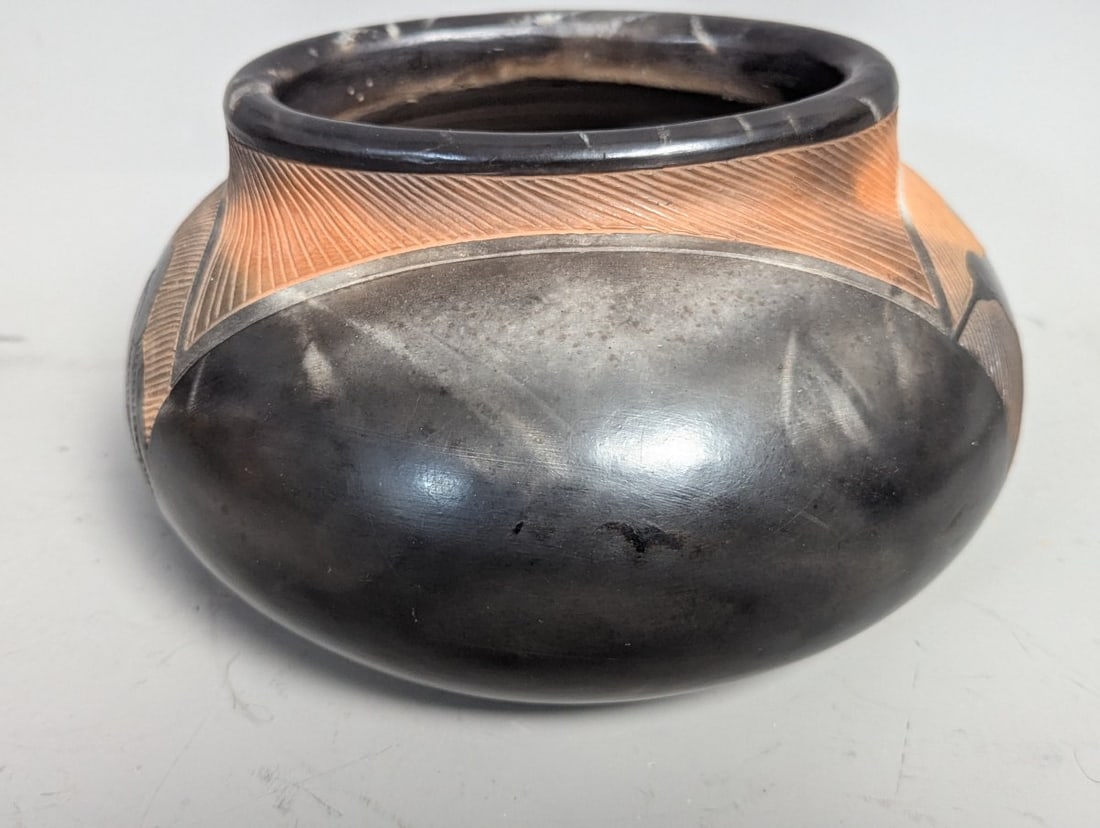 Sgraffito Blackware Pottery Jar Hummingbird Design Santa Clara Style Decorative Art Piece - 2