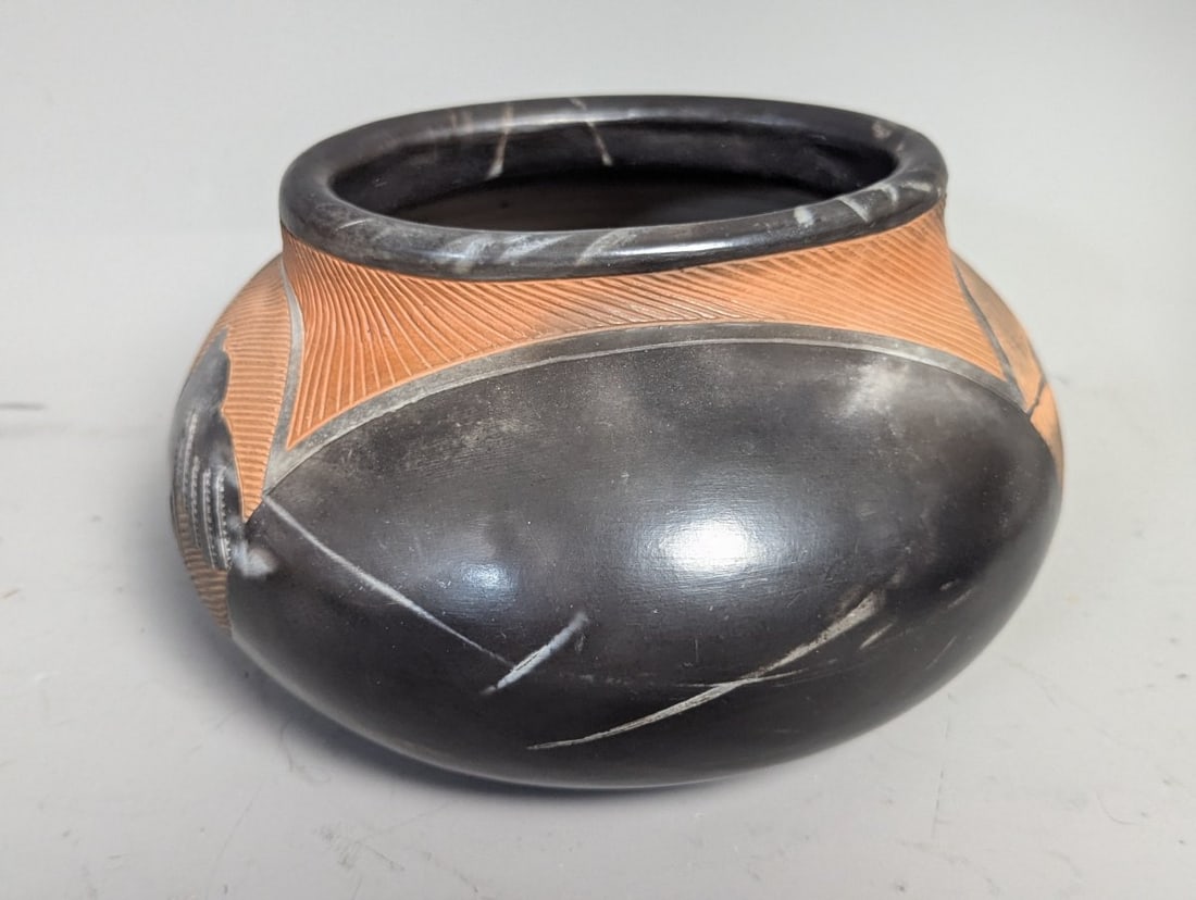 Sgraffito Blackware Pottery Jar Hummingbird Design Santa Clara Style Decorative Art Piece - 4