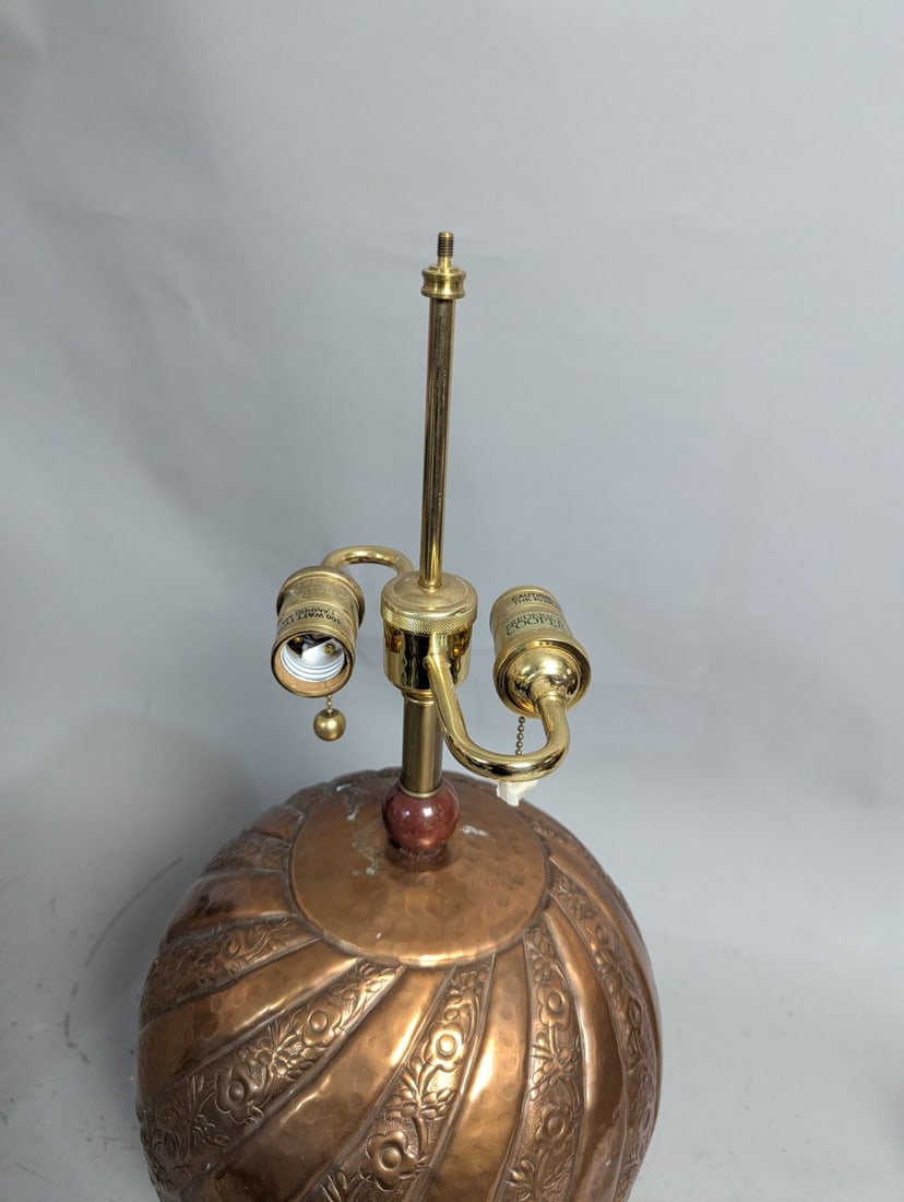 Frederick Cooper Repousse Copper Table Lamp Mid-Century Modern Design - 5
