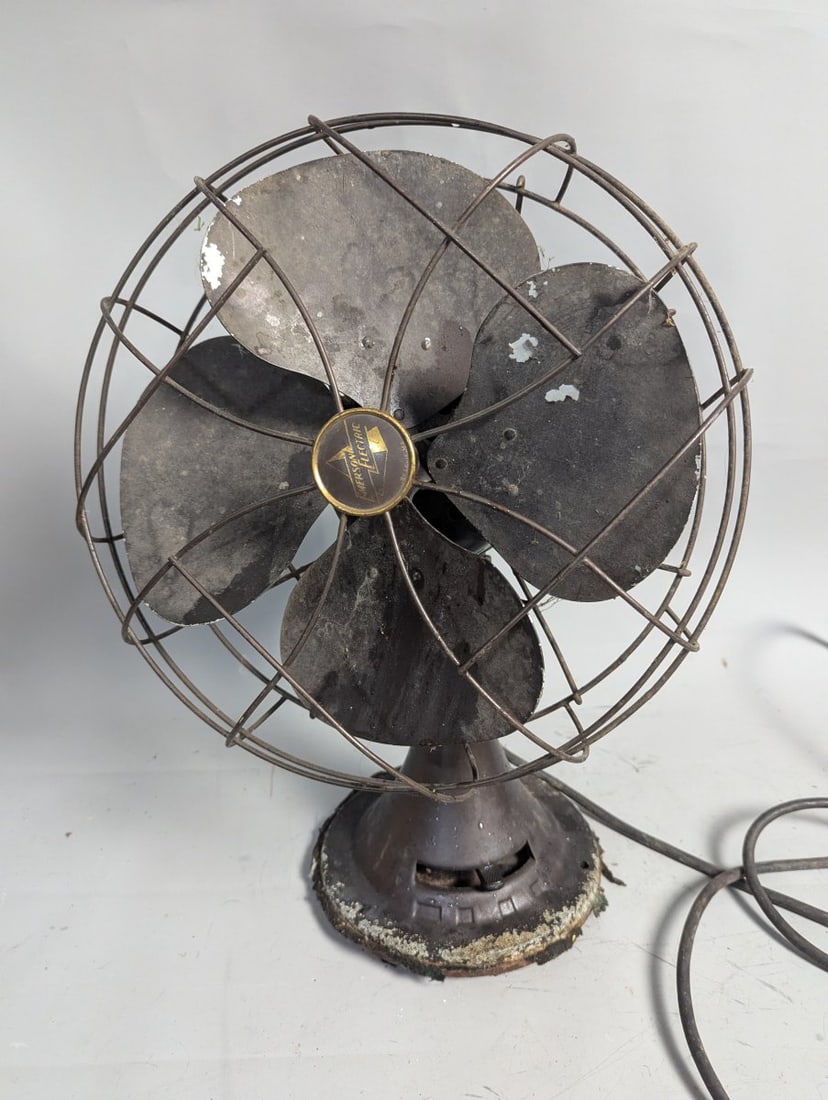 Vintage Emerson Electric Desk Fan Type 77646-AS Collectible 12 Inch Blades Industrial Style: **Important** Please read below description on how to avoid high shipping costs. Up for auction is a Vintage Emerson Electric Desk Fan, Type 77646-AS. This fan shows wear but works, with dimensions