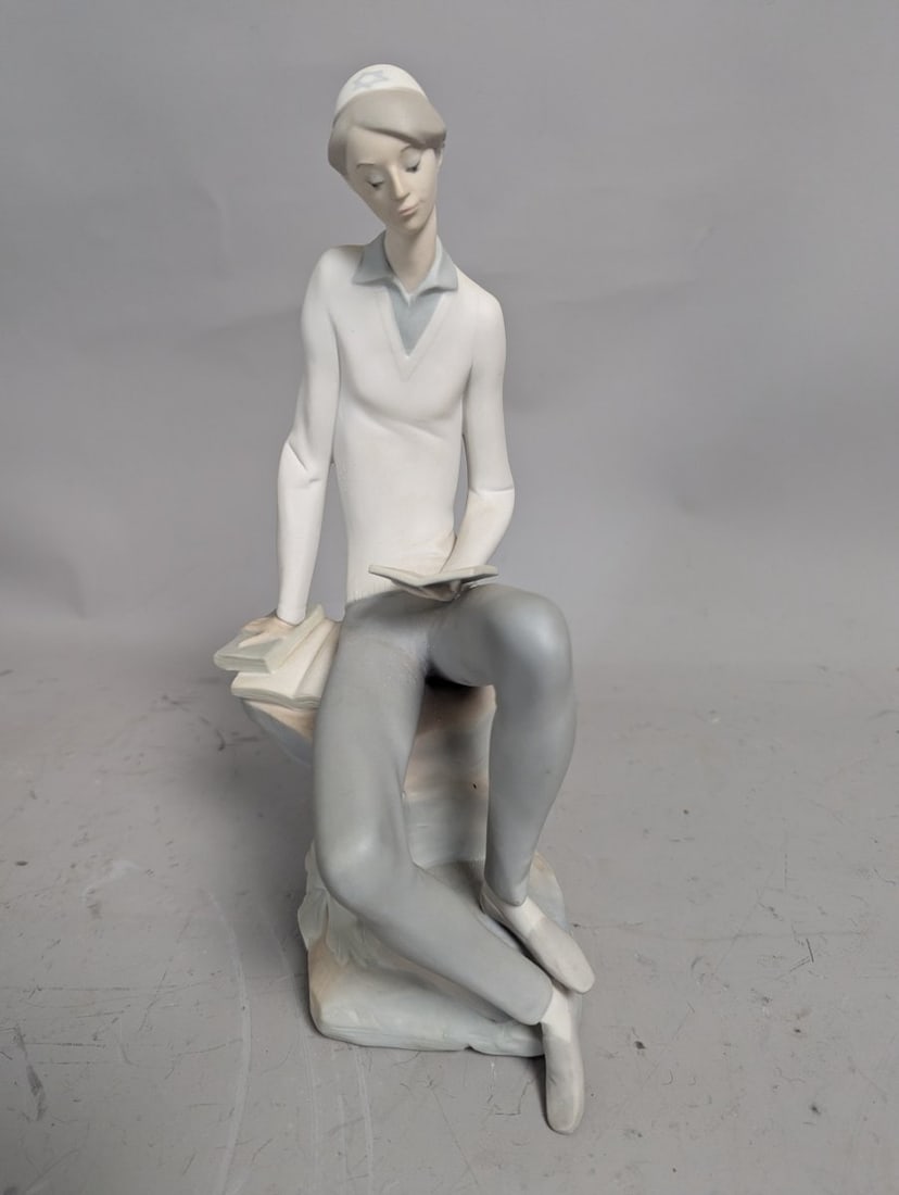 LladrÃ³ Porcelain Figurine Collection Hebrew Student Nurse Sleepy Boy Couple - 11