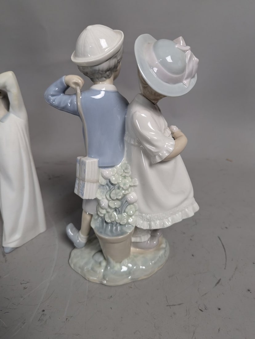 LladrÃ³ Porcelain Figurine Collection Hebrew Student Nurse Sleepy Boy Couple - 3
