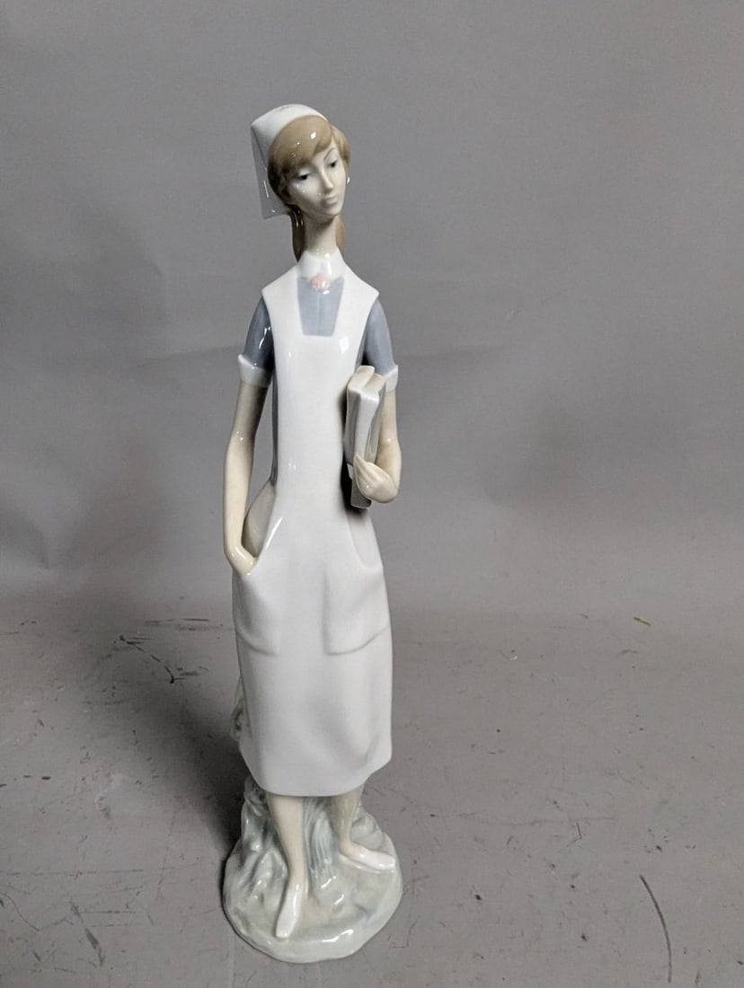LladrÃ³ Porcelain Figurine Collection Hebrew Student Nurse Sleepy Boy Couple - 8