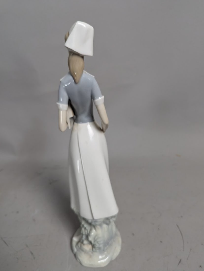 LladrÃ³ Porcelain Figurine Collection Hebrew Student Nurse Sleepy Boy Couple - 9