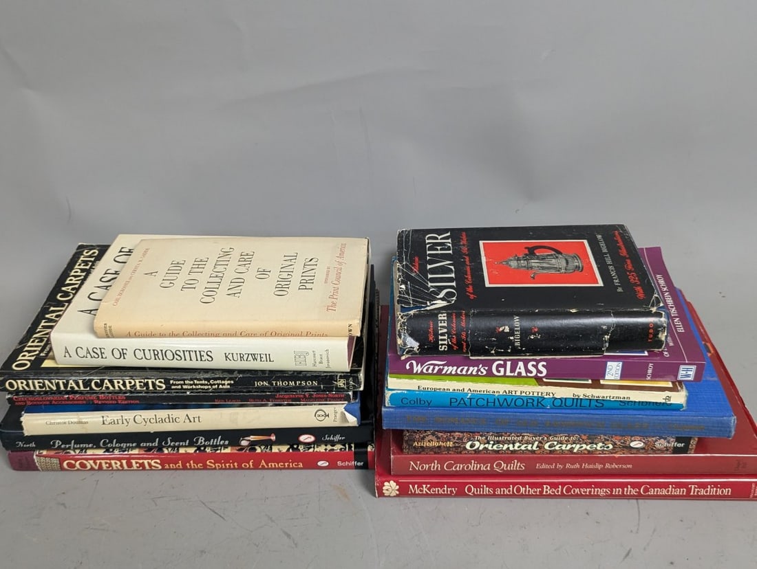 Lot 16 Antique and Collectable Assorted Guides and Books (1 of 9)