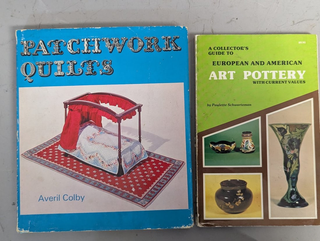 Lot 16 Antique and Collectable Assorted Guides and Books - 7