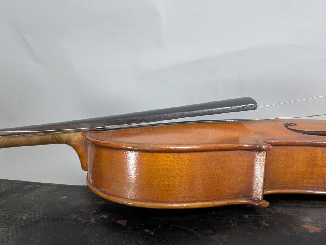 Vintage Unmarked Full-Size Violin with Japan Bow and Hardshell Case for Restoration - 5