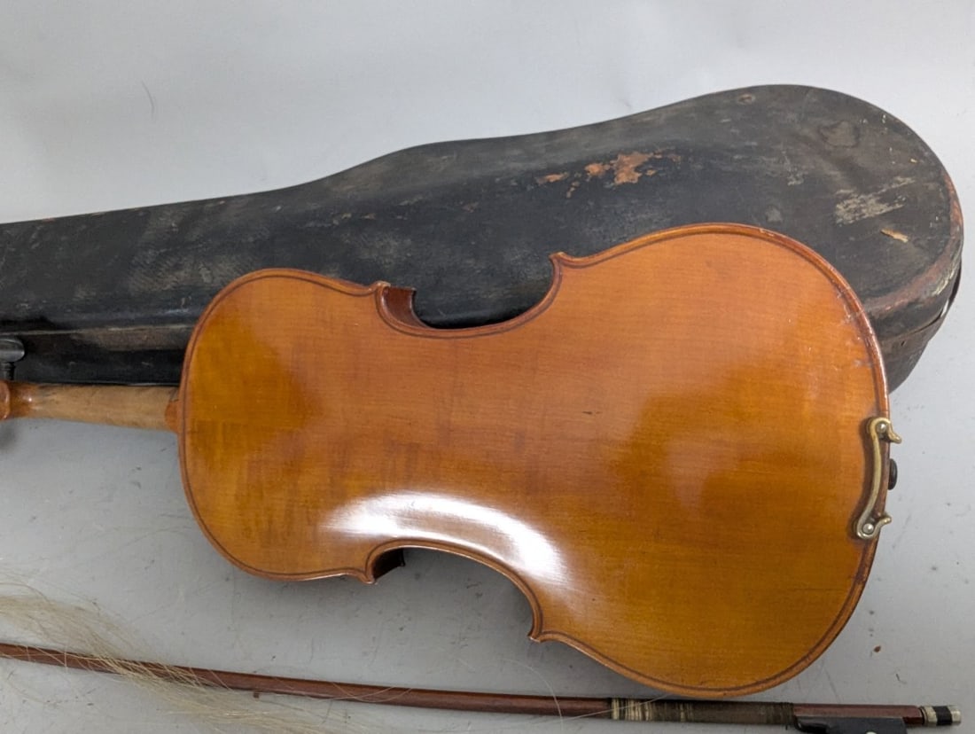 Vintage Unmarked Full-Size Violin with Japan Bow and Hardshell Case for Restoration - 6