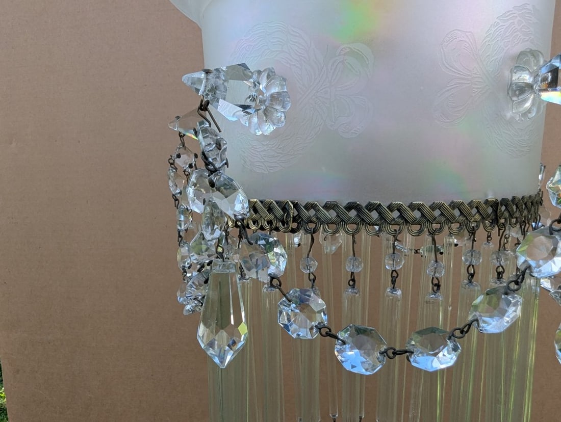 Vintage Hollywood Regency Style Chandelier with Iridescent Glass and Crystal Accents - 7