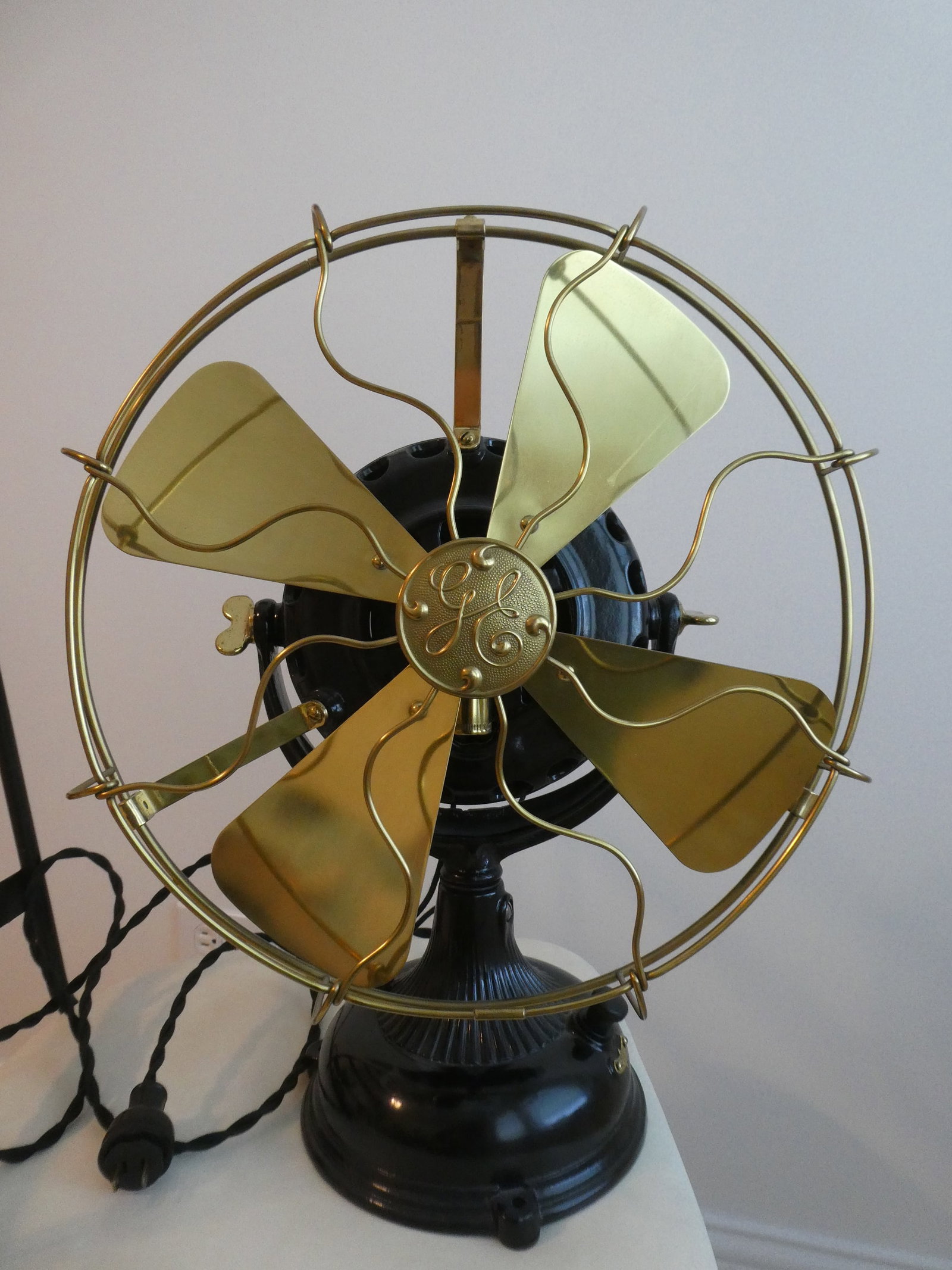 Antique GE General Electric Pancake Motor Brass Blade Electric Fan Type AK 433/BC - 10