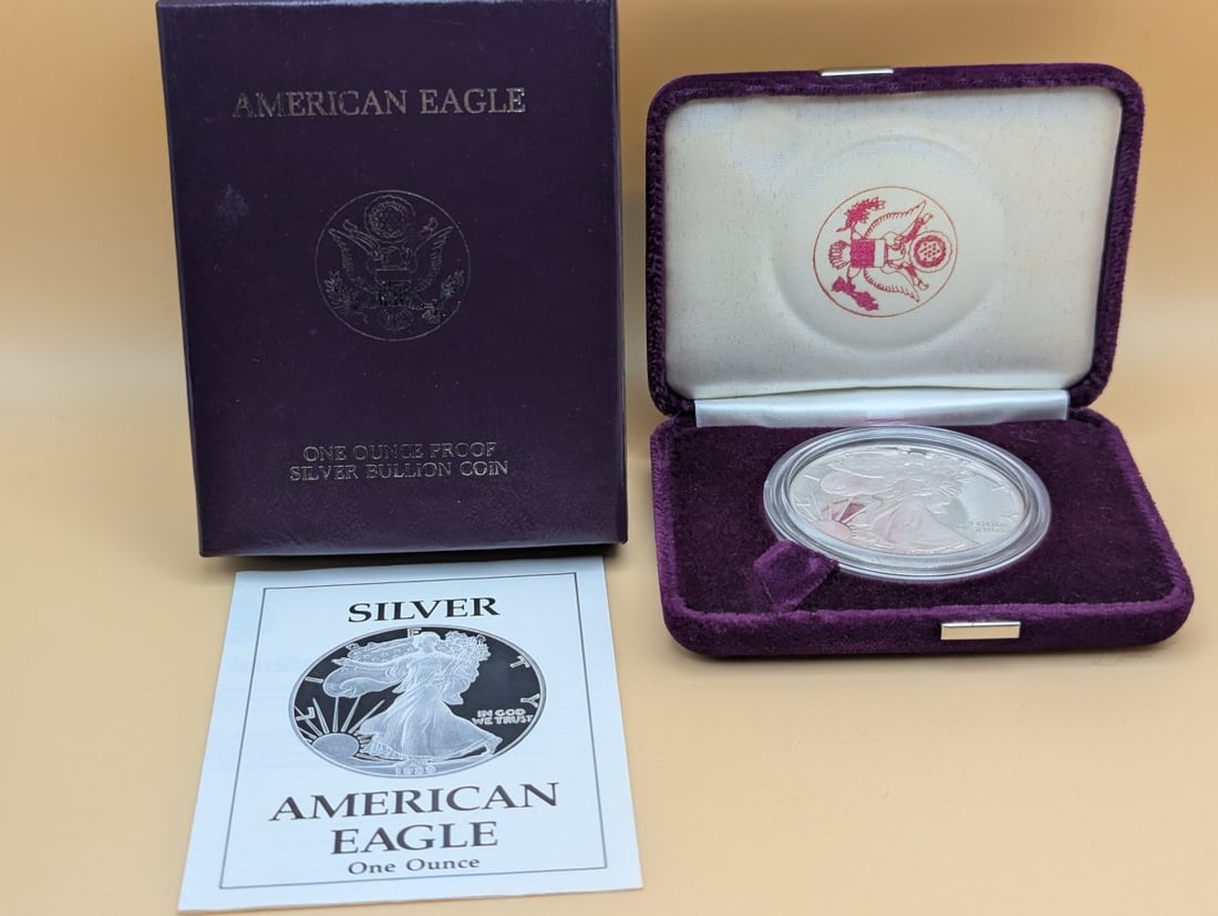 1989-S American Eagle One Ounce Silver Proof Dollar Coin by Adolph A. Weinman: **Important** Please read below description on how to avoid high shipping costs. Up for auction is a stunning 1989-S American Eagle One Ounce Silver Proof Dollar Coin, a true gem for collectors! This 