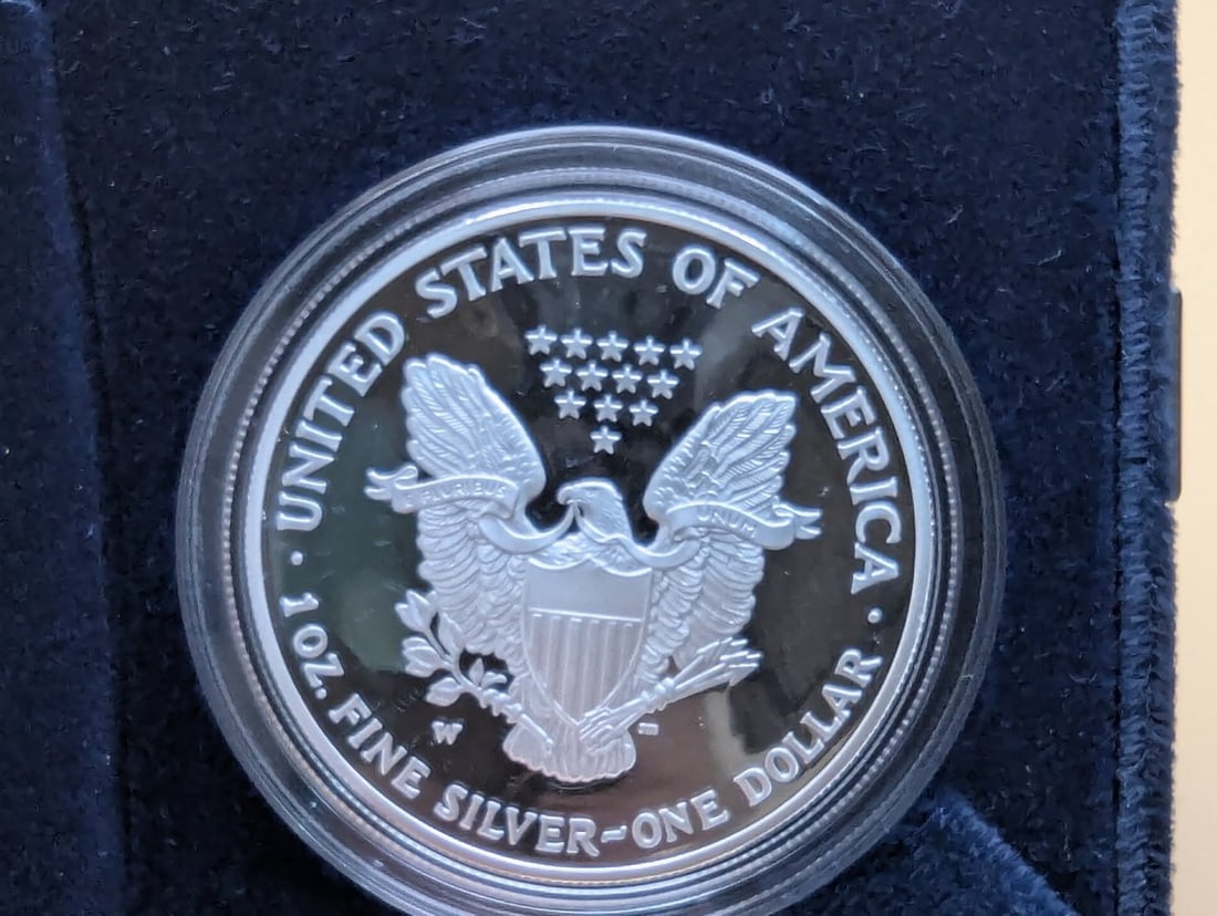 2005-W American Eagle One Ounce Silver Proof Coin by Adolph A. Weinman & John Mercanti - 3