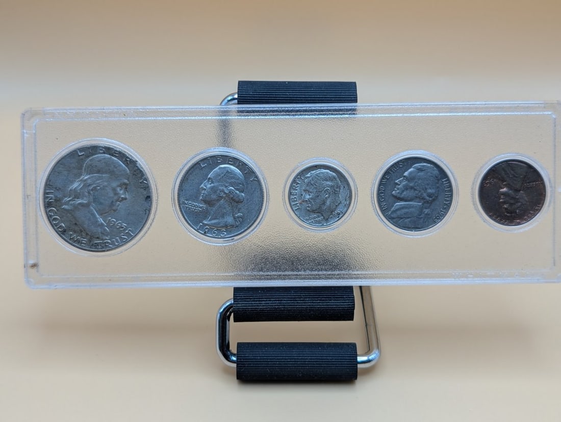1963 US Mint Uncirculated Coin Set 5 Coins Franklin Half Dollar Washington Quarter: **Important** Please read below description on how to avoid high shipping costs. This is a 1963 US Mint Uncirculated Coin Set containing five coins: a Franklin Half Dollar, Washington Quarter, Rooseve