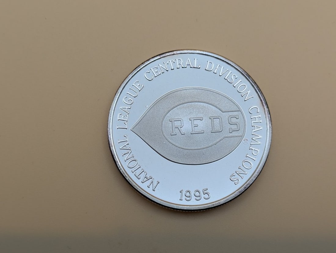 1995 Cincinnati Reds NL Central Division Champions 1 oz .999 Fine Silver Coin Mint: **Important** Please read below description on how to avoid high shipping costs. Celebrate the 1995 Cincinnati Reds' victory with this stunning commemorative silver coin! This officially licensed Majo