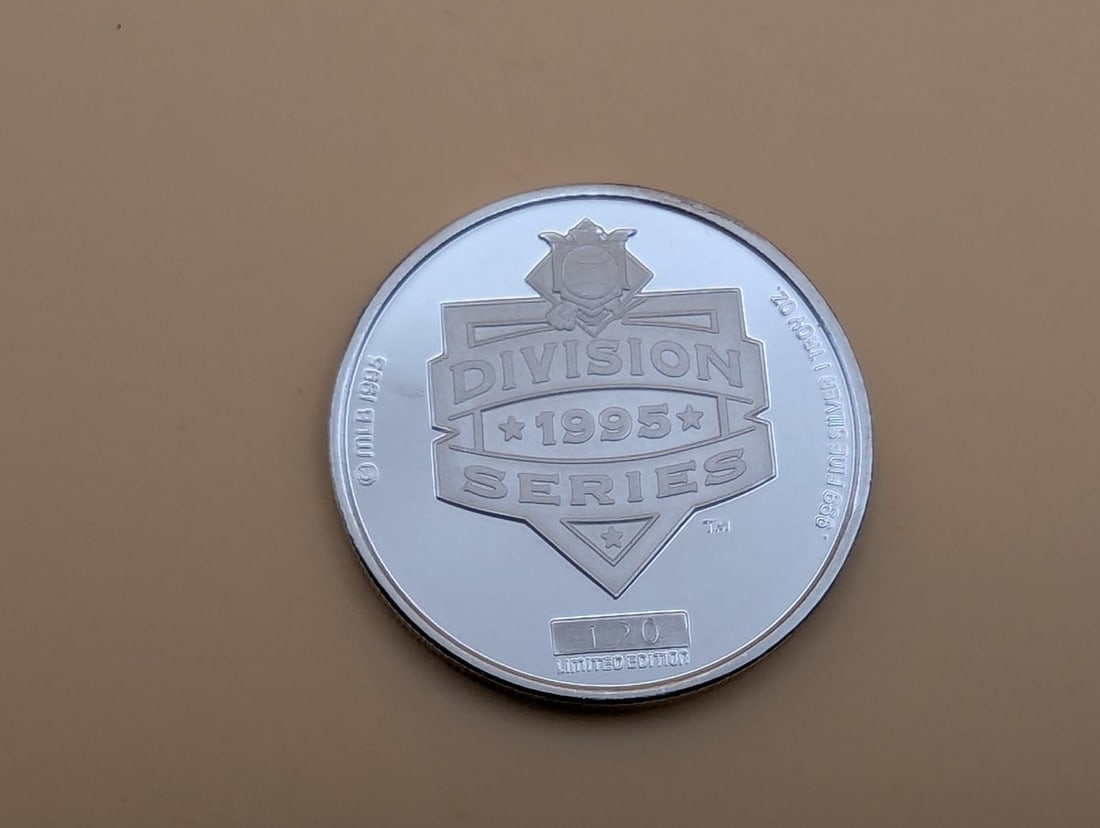 1995 Cincinnati Reds NL Central Division Champions 1 oz .999 Fine Silver Coin Mint - 2