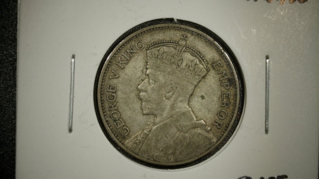 1934 New Zealand One Shilling Coin George V - Very Fine Grade Silver Coin: **Important** Please read below description on how to avoid high shipping costs. Bid now on this remarkable 1934 New Zealand One Shilling Coin, featuring the iconic crouching MÄori warrior