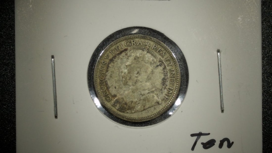 1928 Canada 10 Cents Coin George V Fine Silver Dime Royal Canadian Mint: **Important** Please read below description on how to avoid high shipping costs. This is a 1928 Canadian 10-cent piece, often referred to as a dime, from the reign of King George V. The coin is compos
