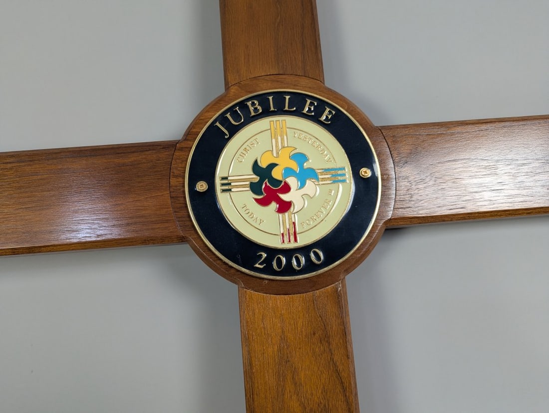 Large Wooden Wall Cross with Great Jubilee 2000 Medallion by Emanuela Rocchi - 2