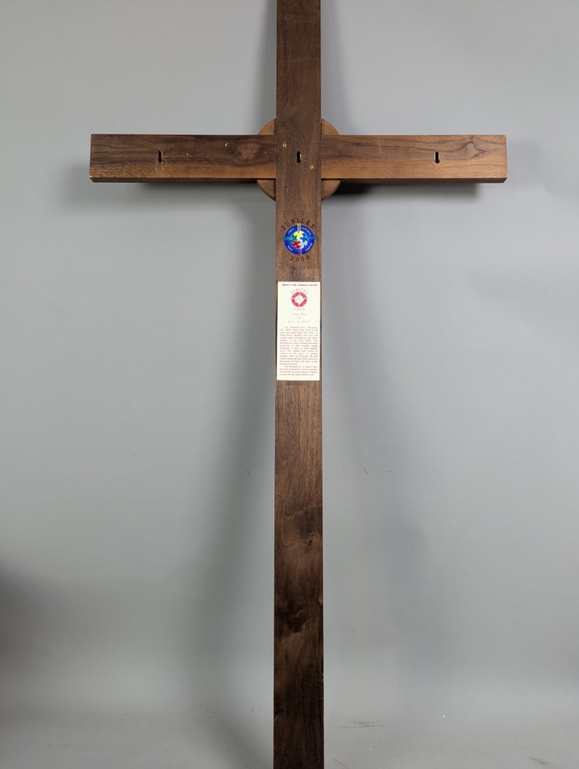 Large Wooden Wall Cross with Great Jubilee 2000 Medallion by Emanuela Rocchi - 5