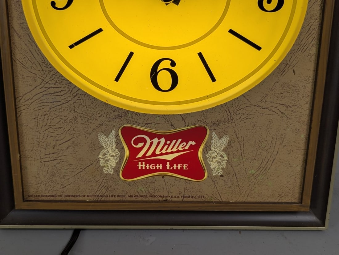 Vintage Miller High Life Lighted Advertising Clock Breweriana Bar Decor 1970s - 3