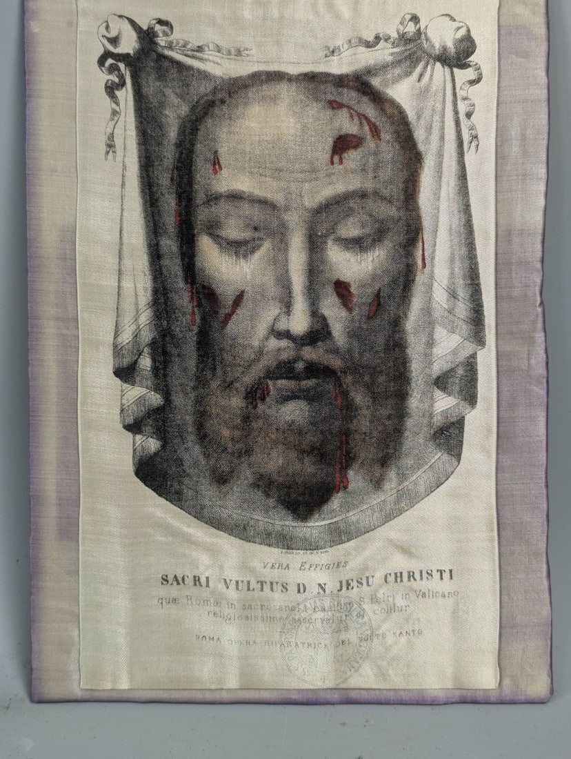 Vera Effigies Sacri Vultus D.N. Jesu Christi Silk Textile Print - Christian Art: **Important** Please read below description on how to avoid high shipping costs. This captivating Vera Effigies Sacri Vultus D.N. Jesu Christi textile print measures 8 x 13 inches and showcases a